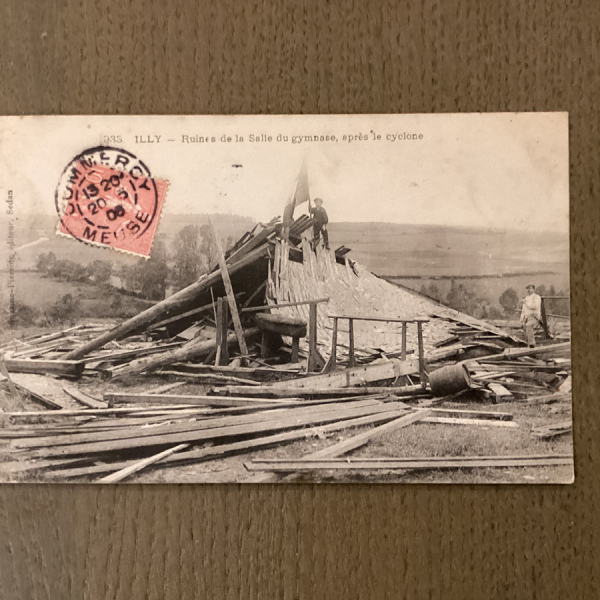 Carte Postale Ancienne Illy, Ruines de la Salle du Gymnase, Apres le cyclone